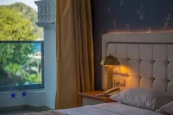 L'etoile Otel 4*